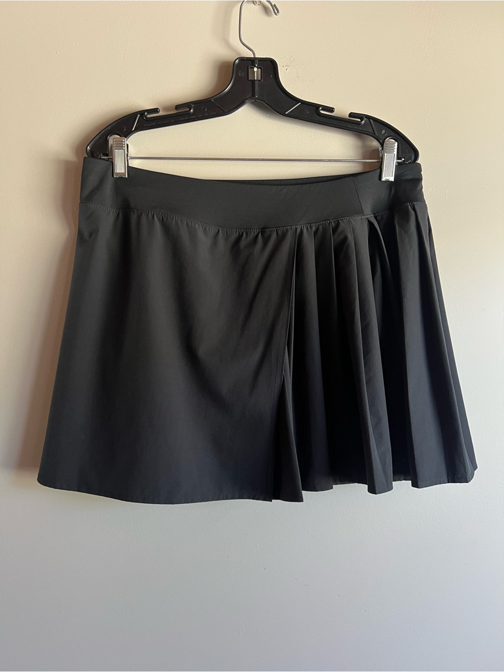 Lolë Black Pleated Athletic Skort Size Large Tennis Golf Pickleball Activewear